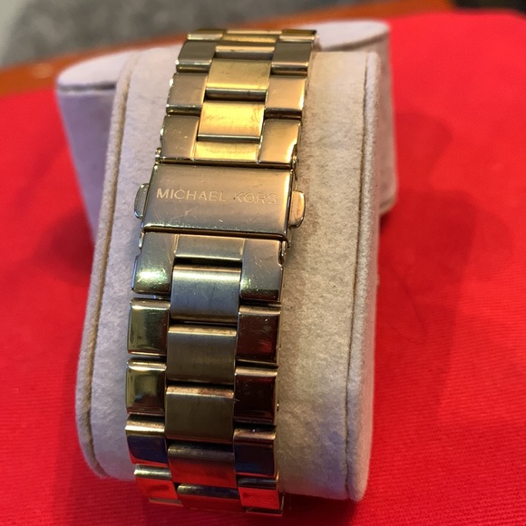 Michael Kors Watch - Picture 3 of 6